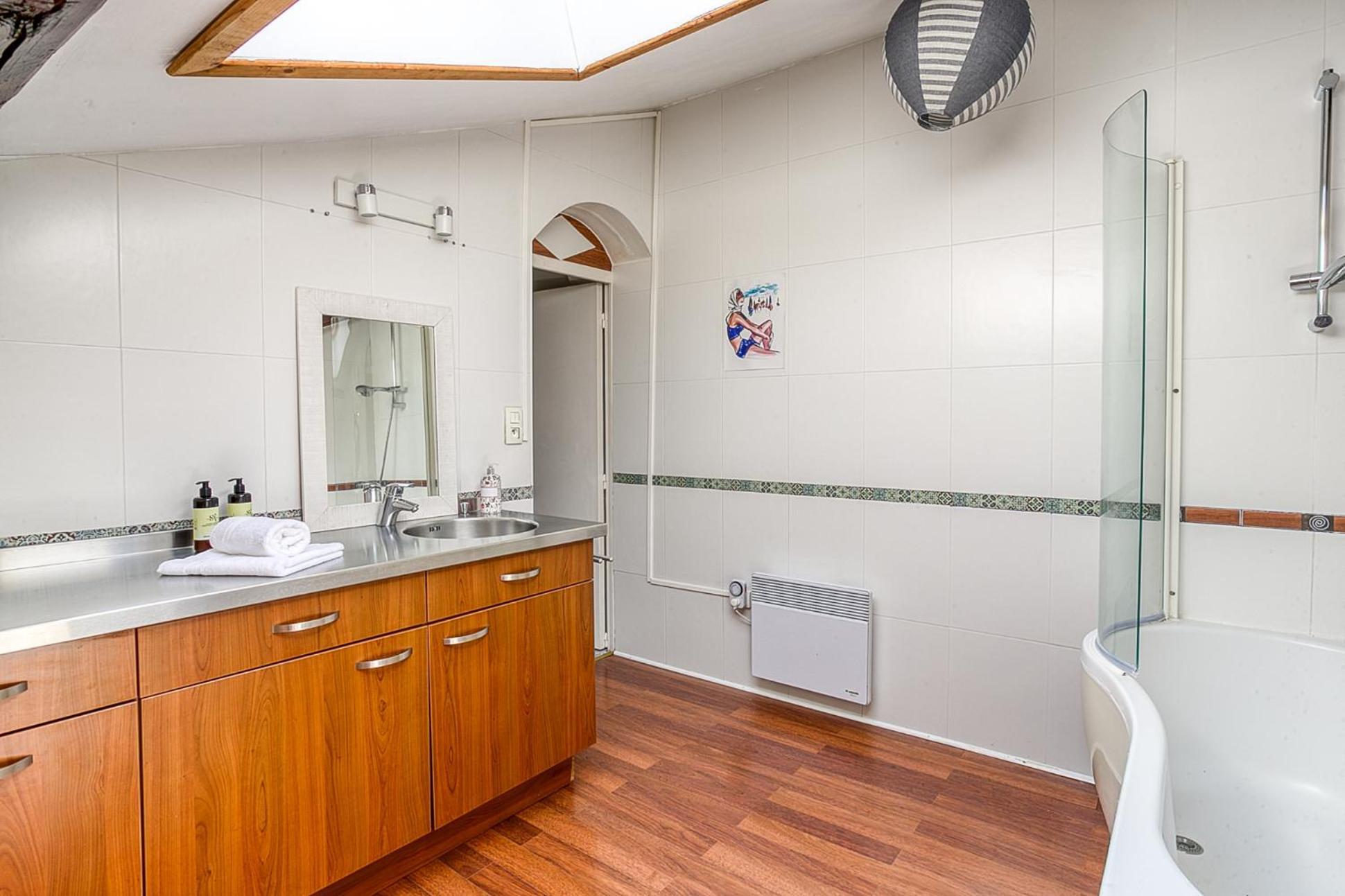 Sejourner Au Chateau De La Roue Grand Appartement Lissieu Bagian luar foto