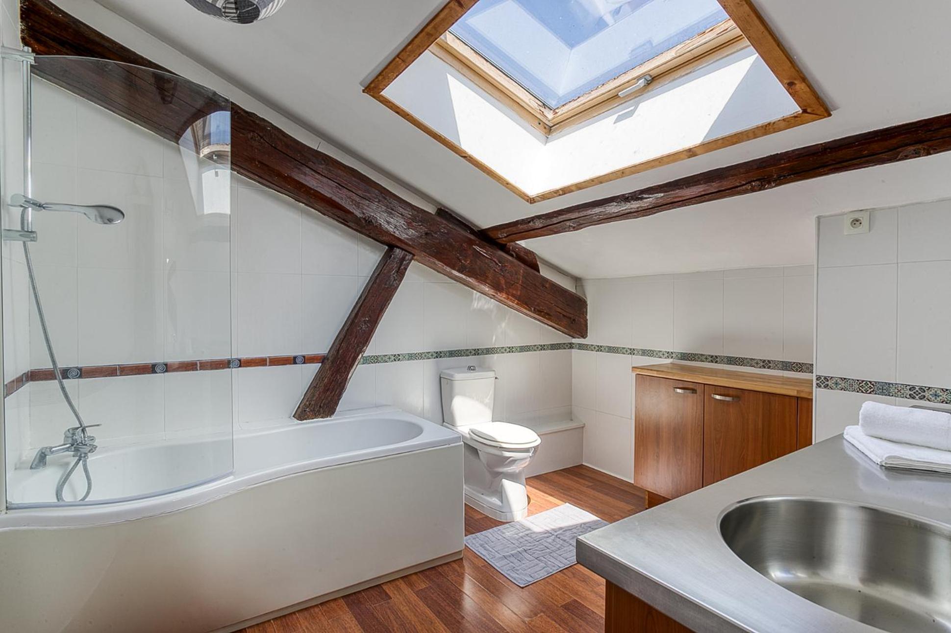Sejourner Au Chateau De La Roue Grand Appartement Lissieu Bagian luar foto
