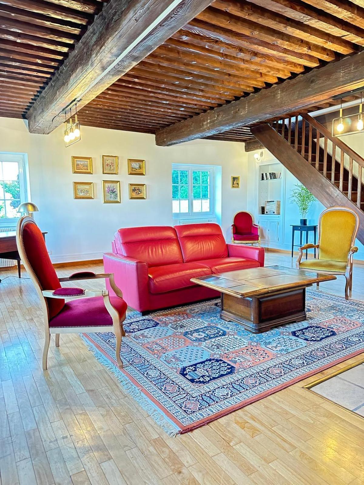 Sejourner Au Chateau De La Roue Grand Appartement Lissieu Bagian luar foto